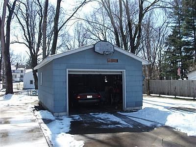 2nd image of 724 E Highland Ave