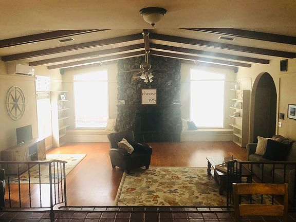 3rd image of 3866 McGirts Blvd