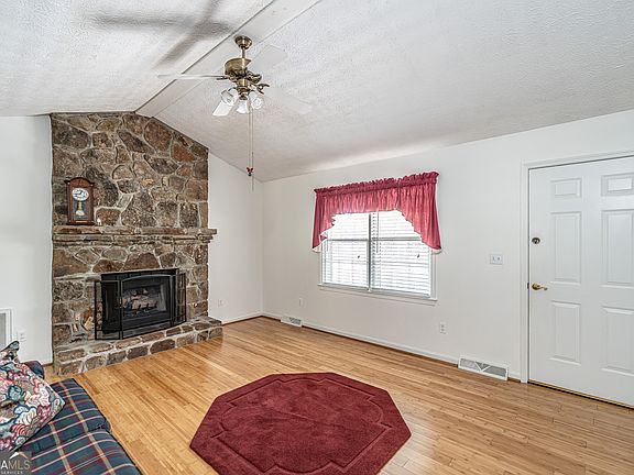 5th image of 36 Ramblewood Dr SE