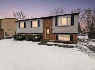 813 Meadowlark Ln, Howell, MI 48843