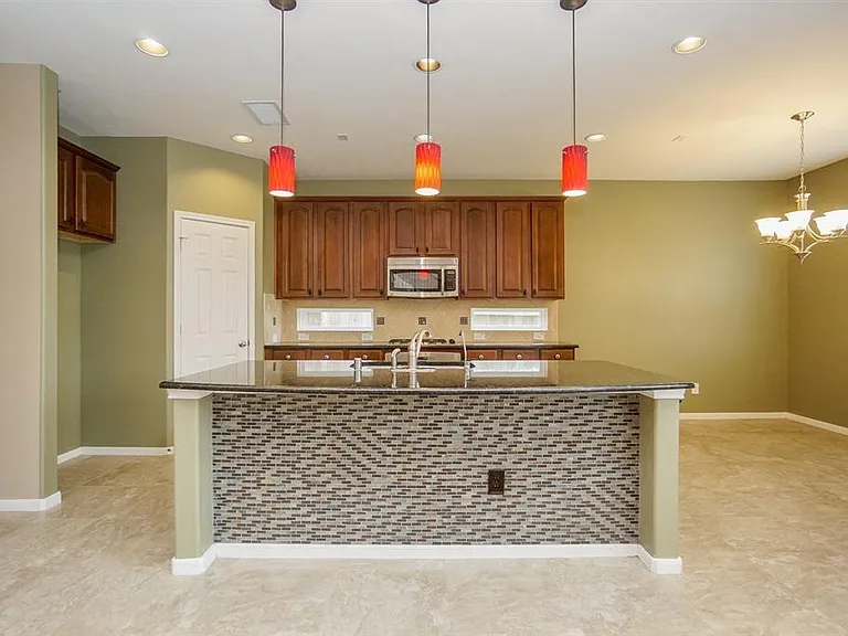 3211 London Ln — Photo 9
