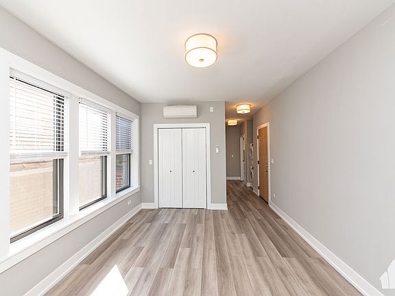 3rd image of 3937 N Janssen Ave #2
