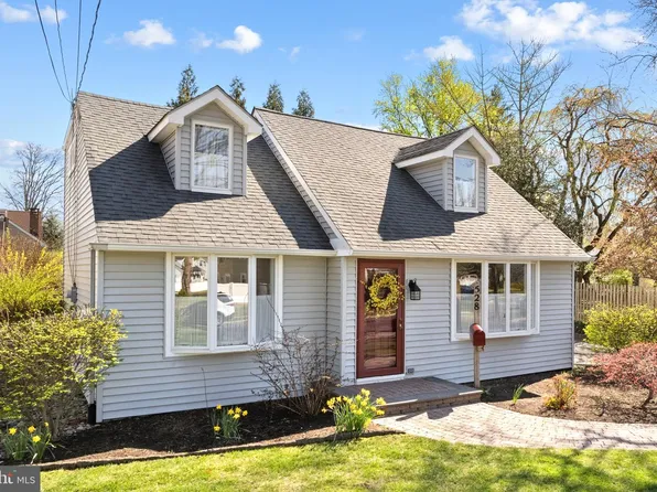 528 Thomas Ave, Barrington, NJ 08007