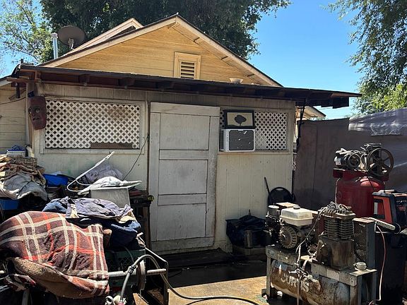 5th image of 516 Water St