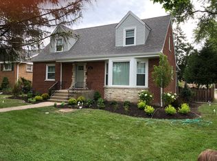 8201 N Oriole Ave, Niles, IL 60714