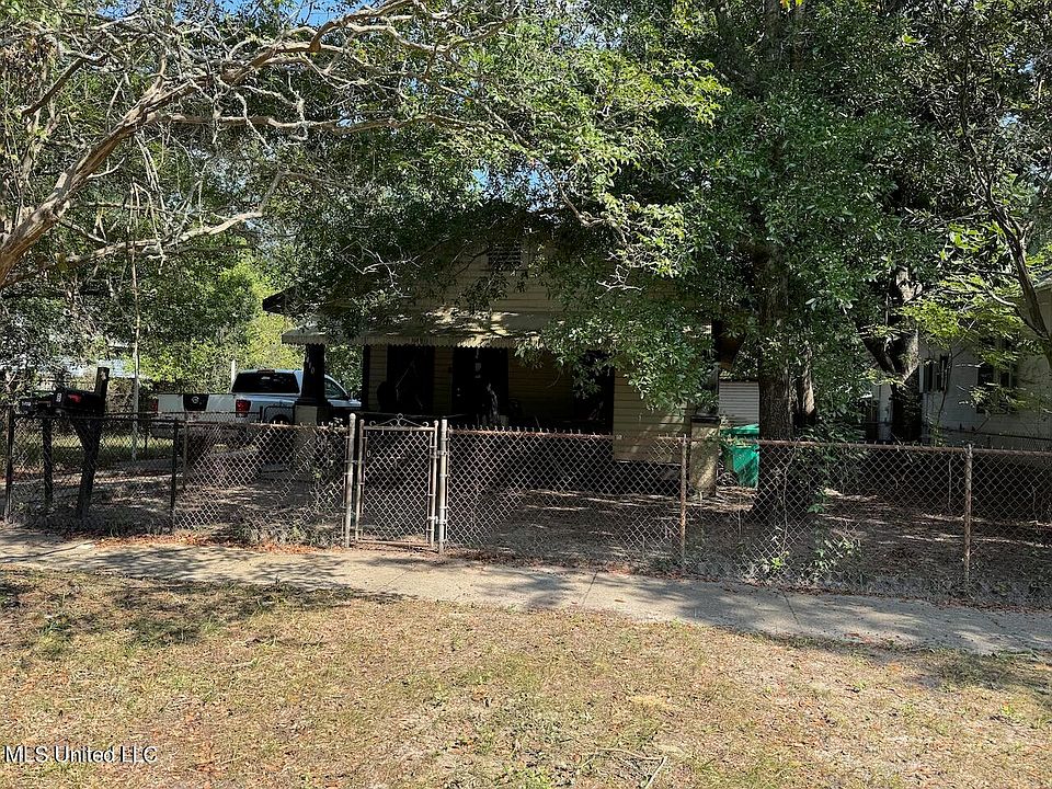2nd image of 1410 33rd Ave