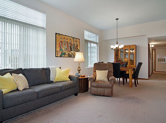 3rd image of 222 E Victoria Cir #222