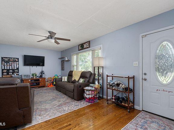 5th image of 126 Dennison Dr
