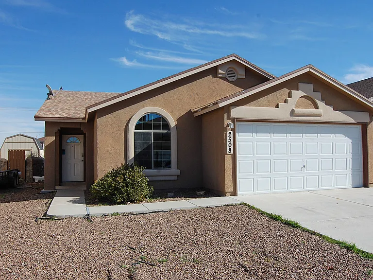 2508 Sparrow Point St — Photo 2