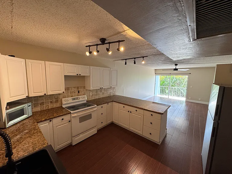 725 Hummingbird Way #210 — Photo 12