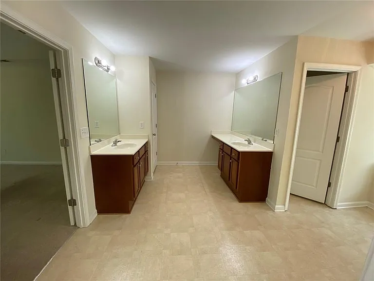 2146 Peach Shoals Cir — Photo 29
