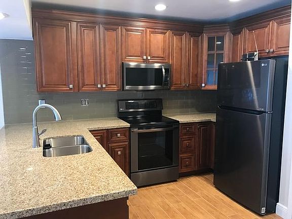 4th image of 1103 SW 12th Ct