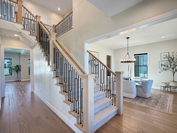 3rd image of 547 W Peak View Ln