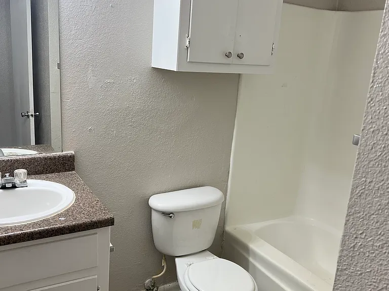 Valhalla Apartments — Photo 14