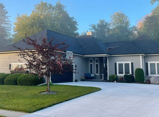 361 Yosemite Rd, Oconomowoc, WI 53066