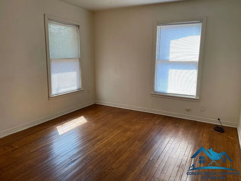 2401 W Harris Ave — Photo 6