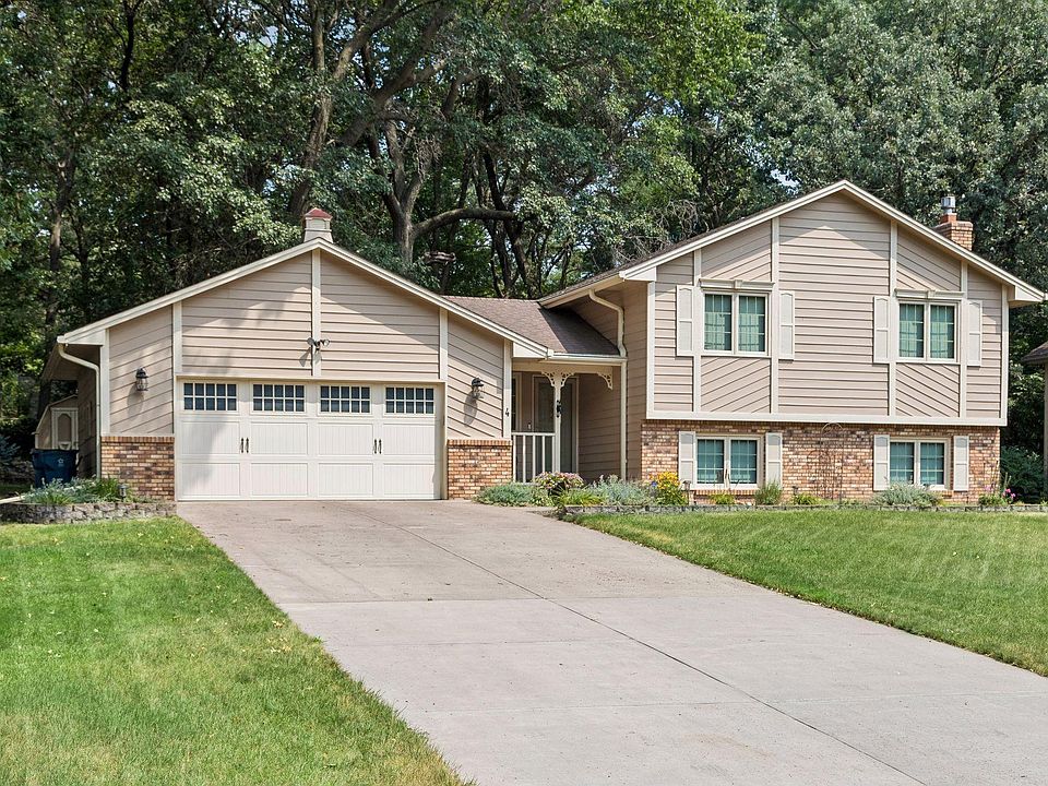 1st image of 4 Pleasant View Ln