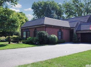 124 Admirals Dr E, Bay Shore, NY 11706