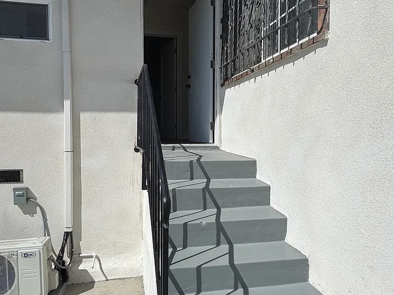 241 N Park View St #241 — Photo 8