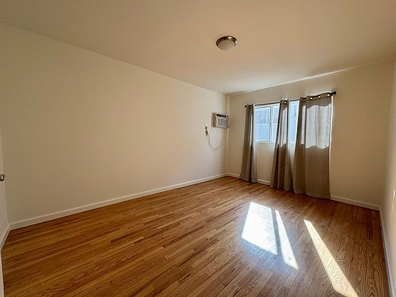 4th image of 1146 N Ogden Dr #6
