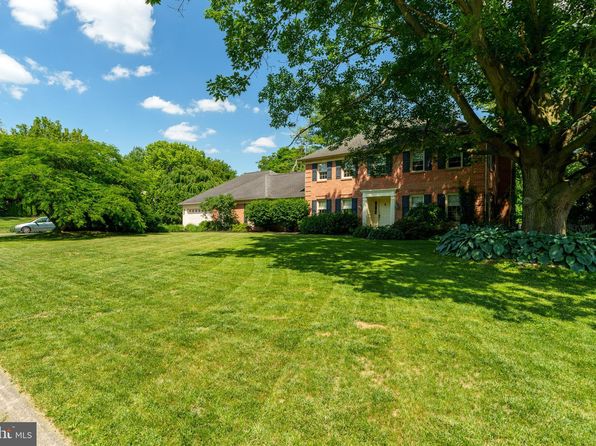 2442 Stone Heath Dr, Lancaster, PA 17601