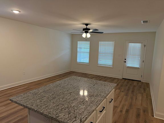 5th image of 203 E 6th Ave