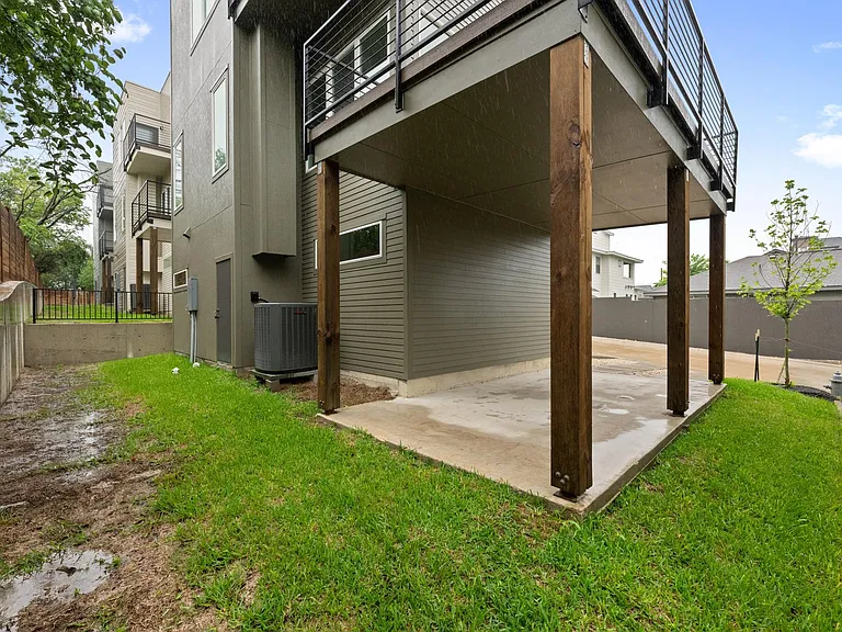 2309 Montopolis Dr #7 — Photo 29
