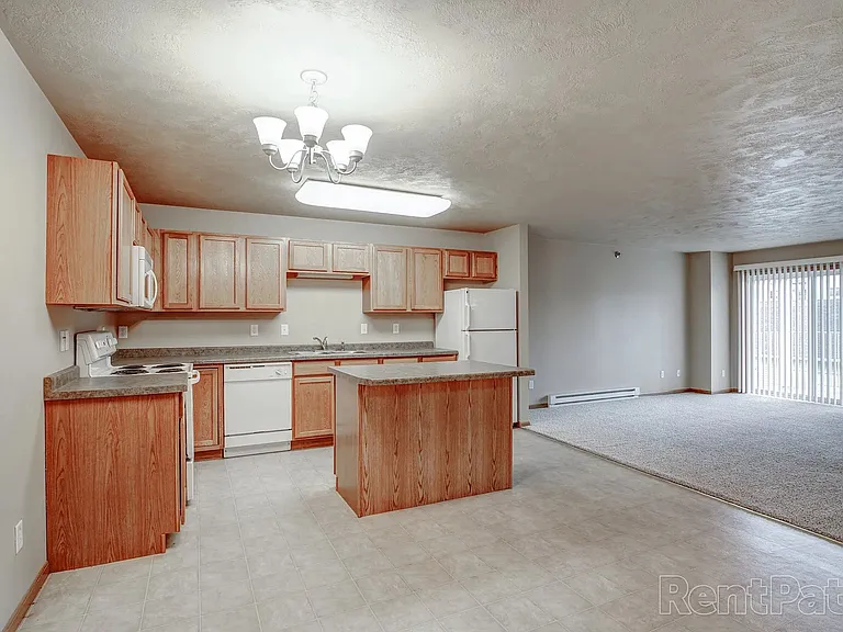 Hawk Pointe Apartments — Photo 17