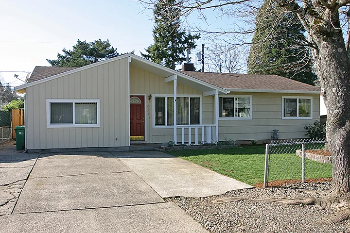 2305 SE 146th Ave photo 1
