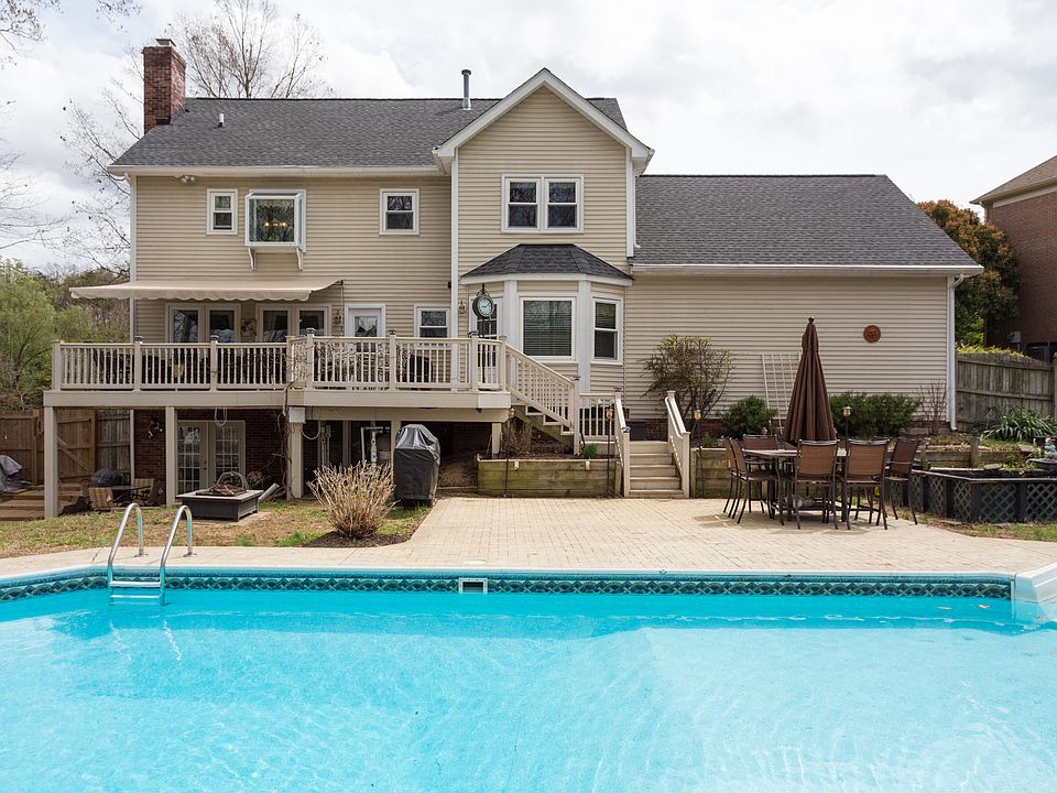 1st image of 4102 Longwood Dr