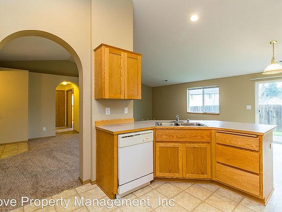 3rd image of 9407 NE 39th Ave