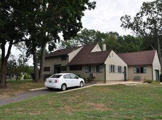 2 Southwood Dr, Old Bridge, NJ 08857