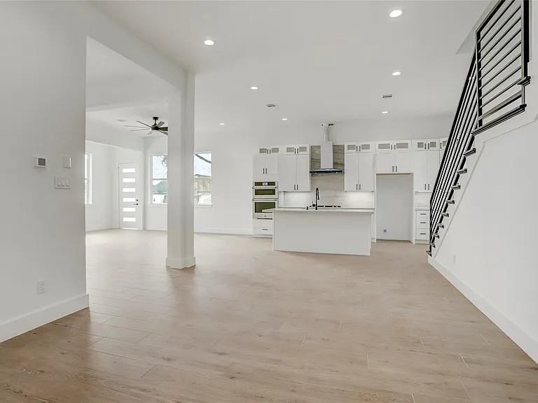 6816 Hartland Ave — Photo 15