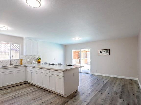 3rd image of 801 E Hood Ave