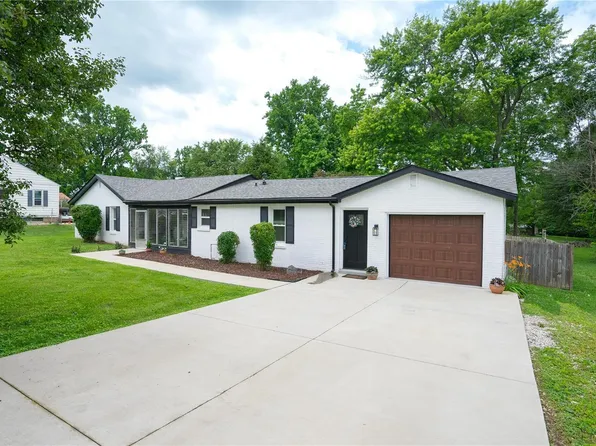 2708 Greenwood Ln, Godfrey, IL 62035