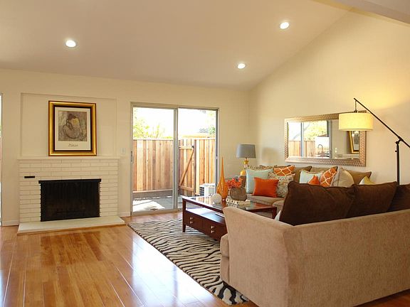 4th image of 10934 Northview Sq