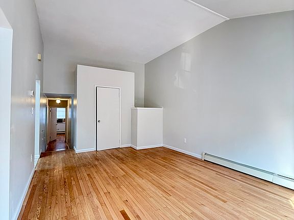 4th image of 995 Jennings St #2