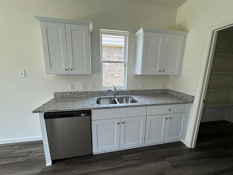 4909 McCoy Dr — Photo 7