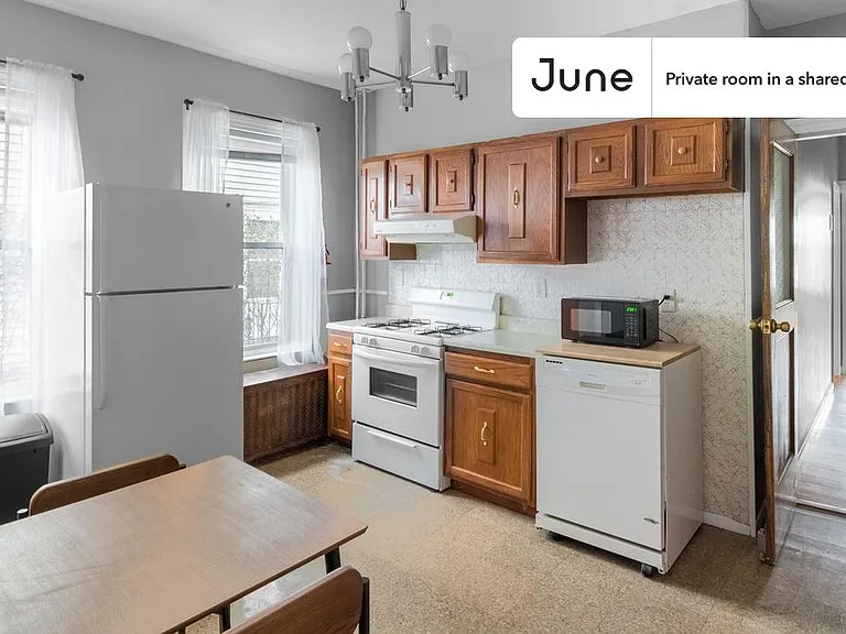 106 Beacon St #C — Photo 8