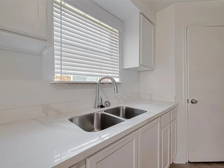 6219 Canada Dr — Photo 16