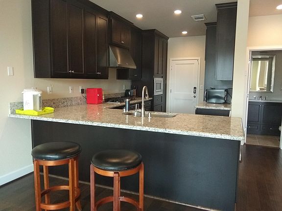 3rd image of 580 Sandalwood Dr