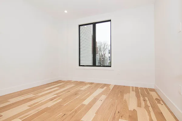 Rented by Sur Management LLC | media 7