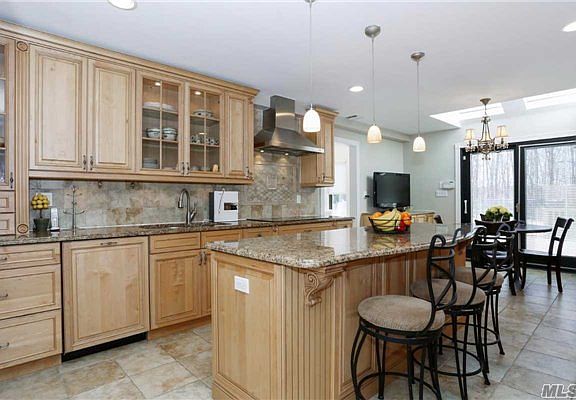 5th image of 15 Clearmeadow Ln