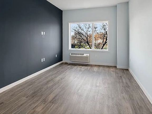 5th image of 2733 E 12th St APT 4E