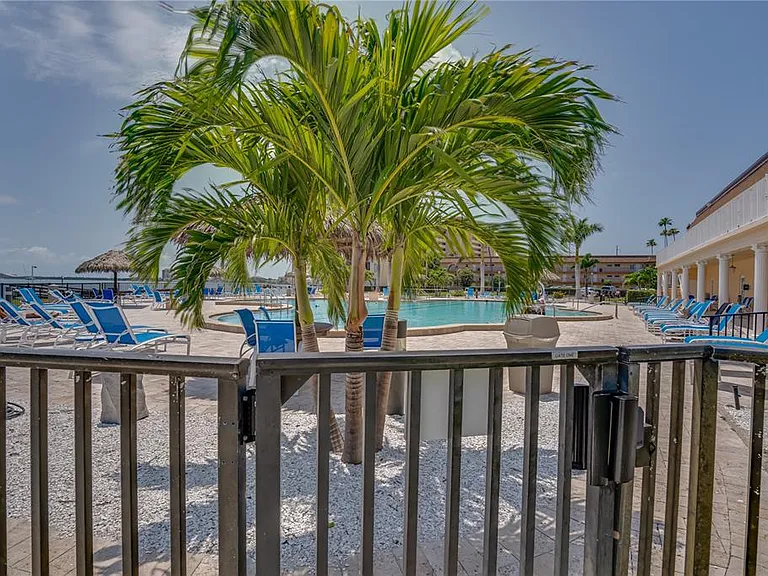 4900 Brittany Dr S #411 — Photo 41