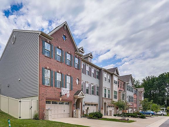 3rd image of 214 Admirals Ct