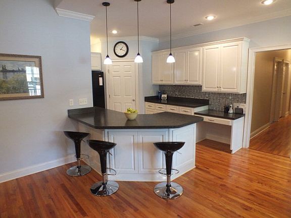 3rd image of 138 Ashwood Dr