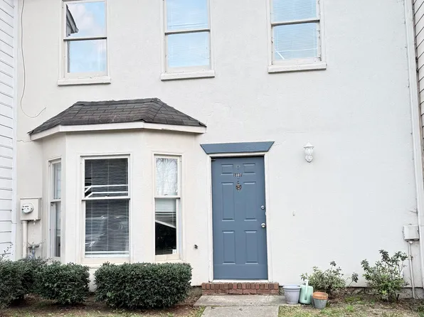 1007 Oaks Pkwy SE, Smyrna, GA 30082