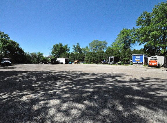 3rd image of 2700 E Lincoln Hwy