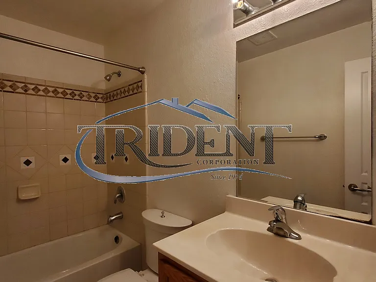 2404 Edwards St — Photo 7